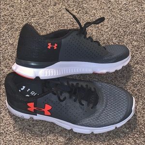 Men’s Under Armour size 11 micro sneaker shoe gray